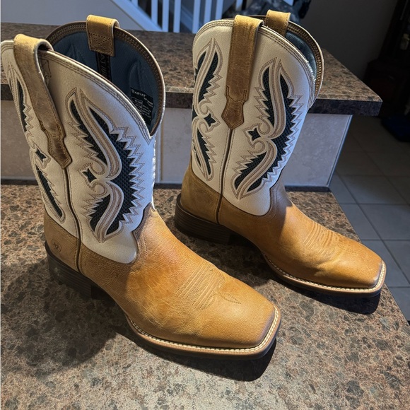 Men’s size 12EE Ariat boots. Worn once. - Picture 1 of 3